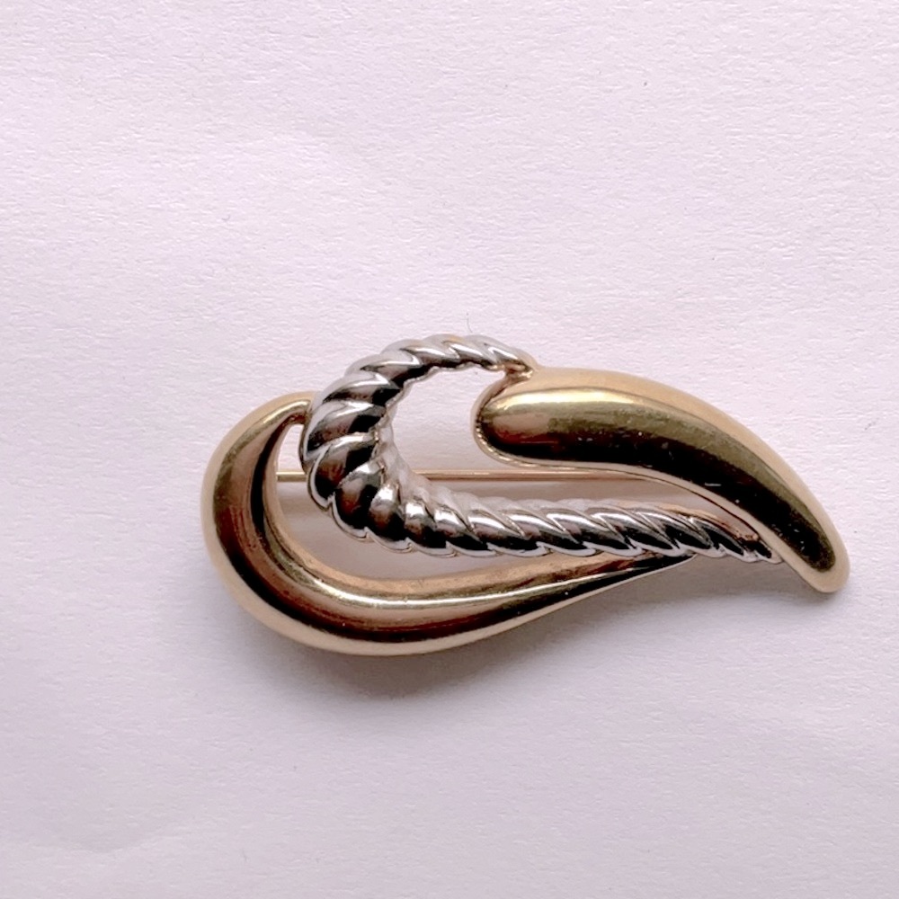 🟥Authentic Vintage Burberry of London 2 Tone Gold & Silver Textured Brooch/Pin